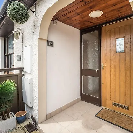 Holiday home Alban Rise